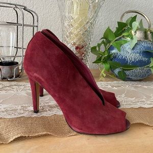 Halogen red / burgundy open toe pumps